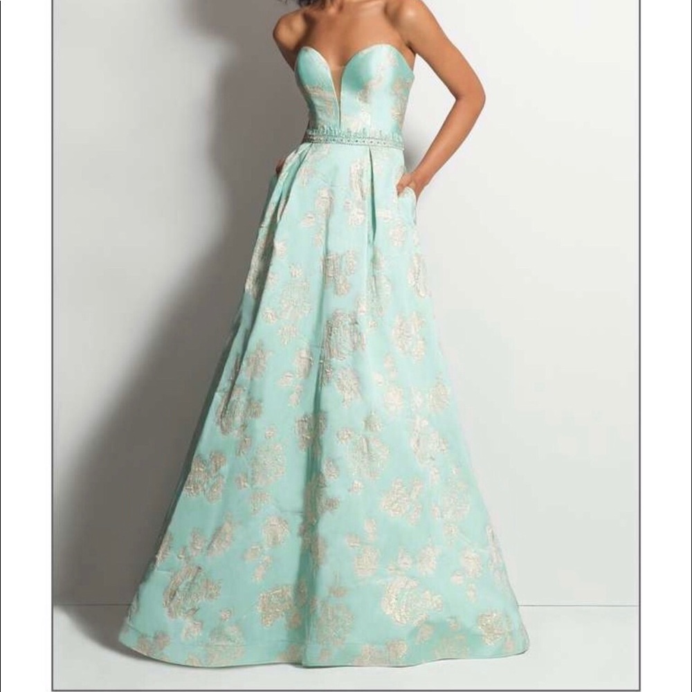 CAMILLE LA VIE PROM DRESS - Picture 2 of 7